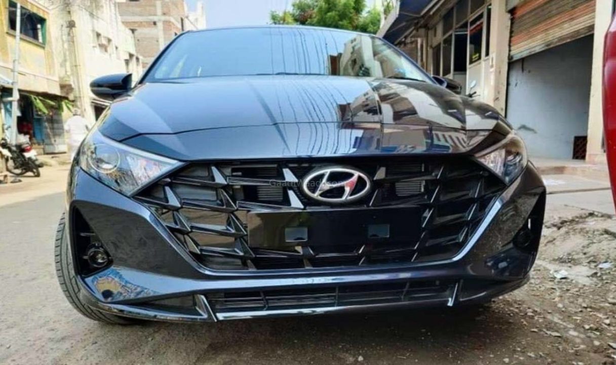 Hyundai All-new i20 2020 spied at the dealership!